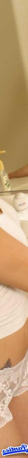 18P Daisy lace panties in the bathroom
