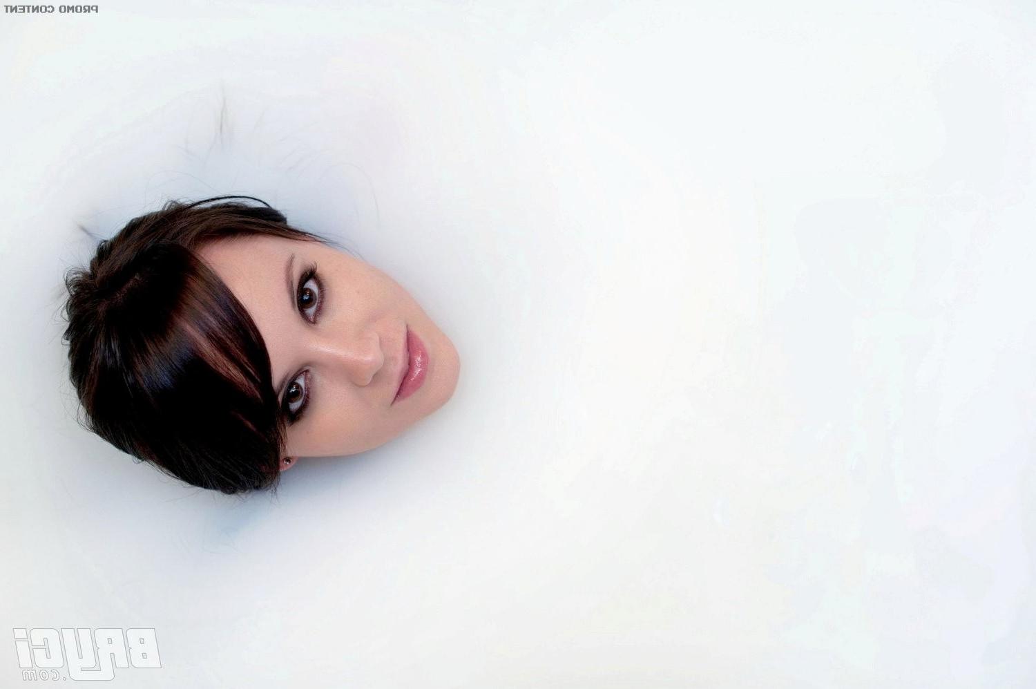 15P Big boob beauty milk bath