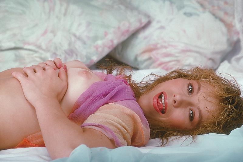 25P Curly dark-blonde girl on bed