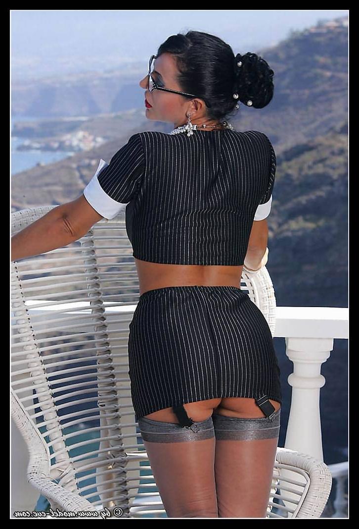 16P Busty glamour stocking model Eve outdoors