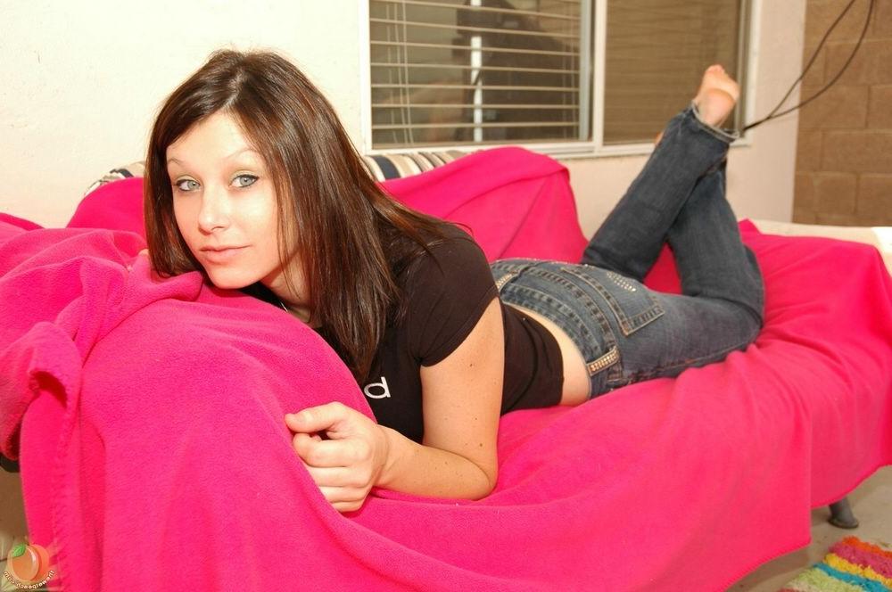 16P Beautiful teen Marie and her juicy ass peeling off her tight jeans and sexy top 