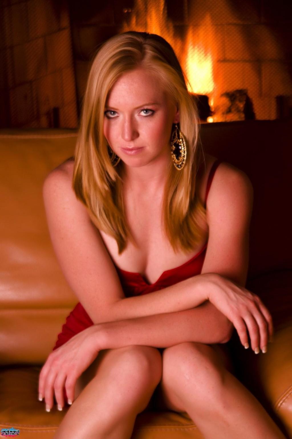 16P Sexy little blonde strips naked and shows us that cute little shaved cooter 