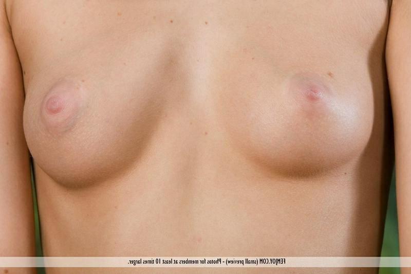 16P Thin Lithe Babe Nude