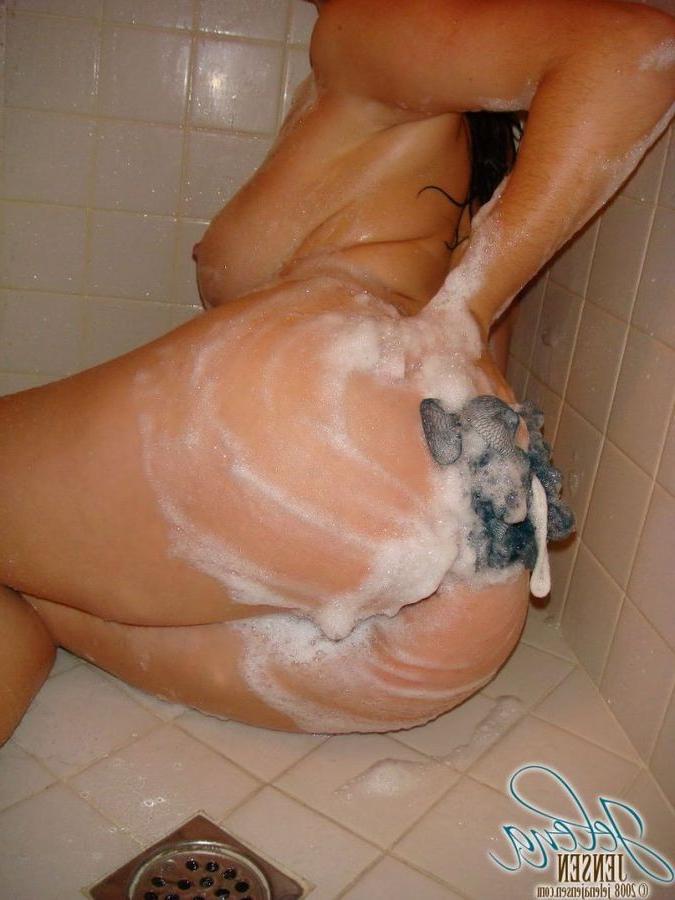 12P Jelena Jensen washing her voluptuous body