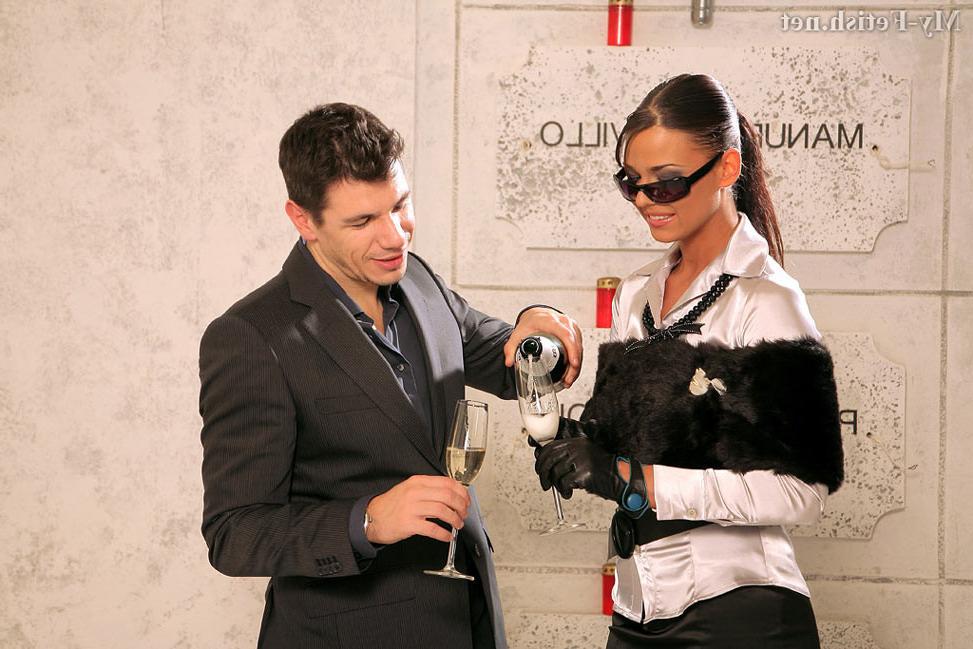 19P Glamorous but sperm hungry maffia widow facialized by lover