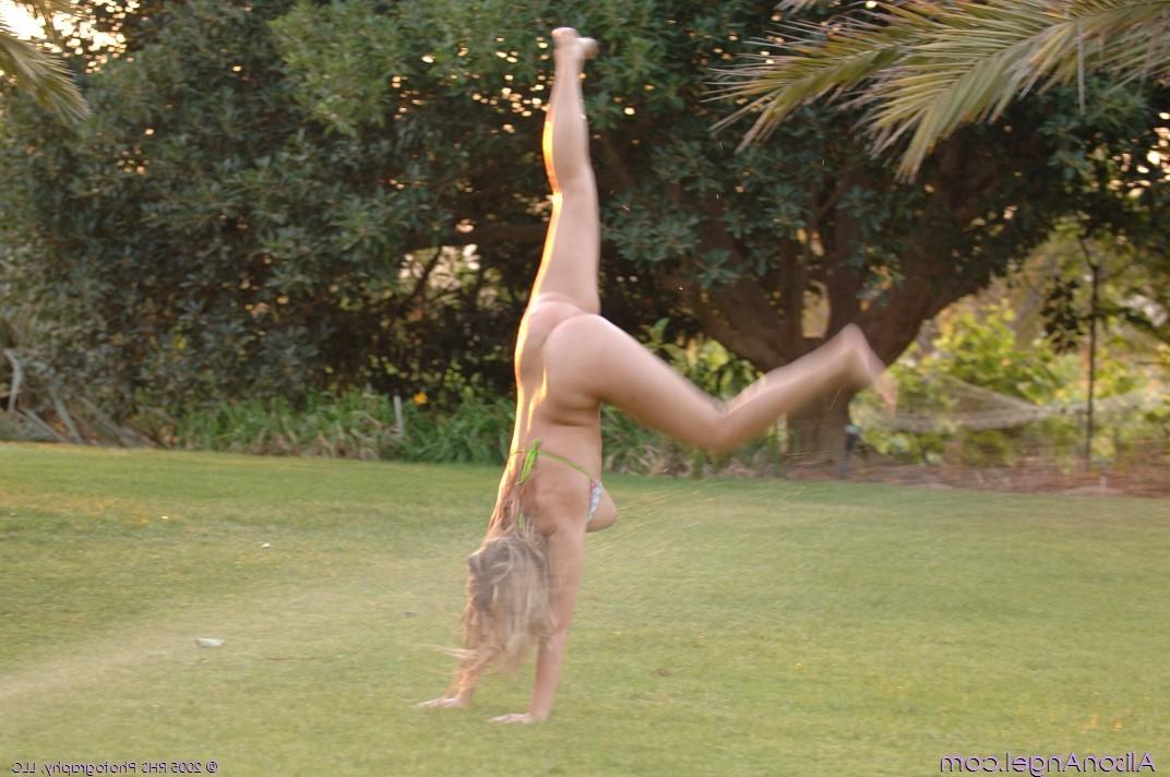 16P Heavenly Gorgeous Blonde Alison Angel Naked