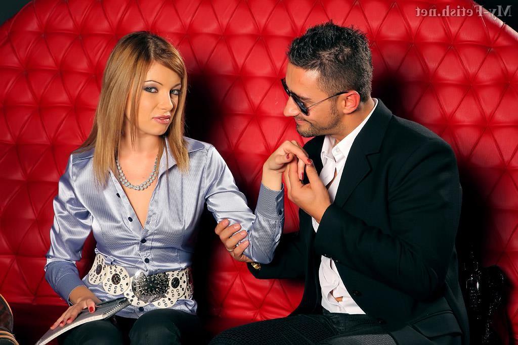 19P Beautiful lady in silk gets boned and facialized by admirer