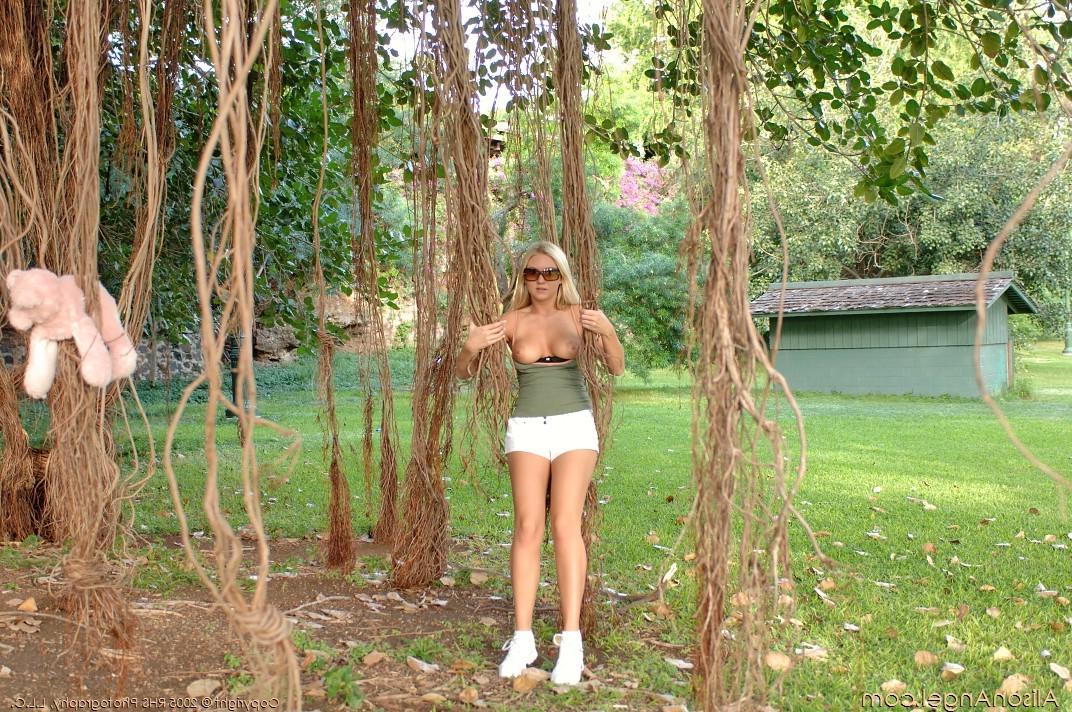 16P Heavenly Gorgeous Blonde Alison Angel Naked