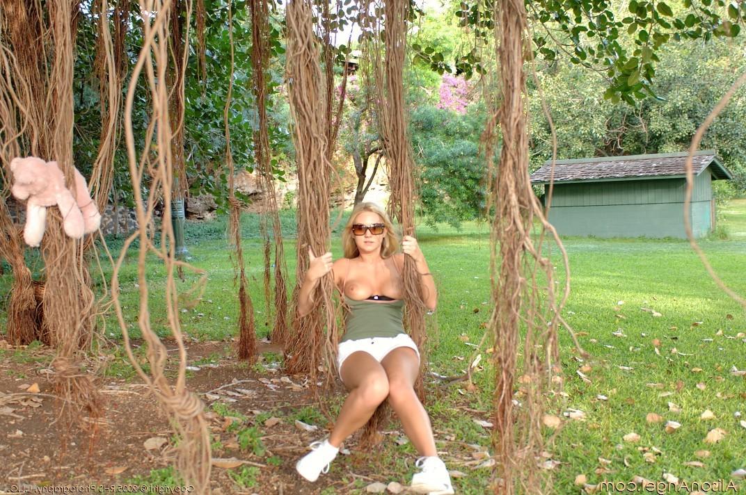 16P Heavenly Gorgeous Blonde Alison Angel Naked
