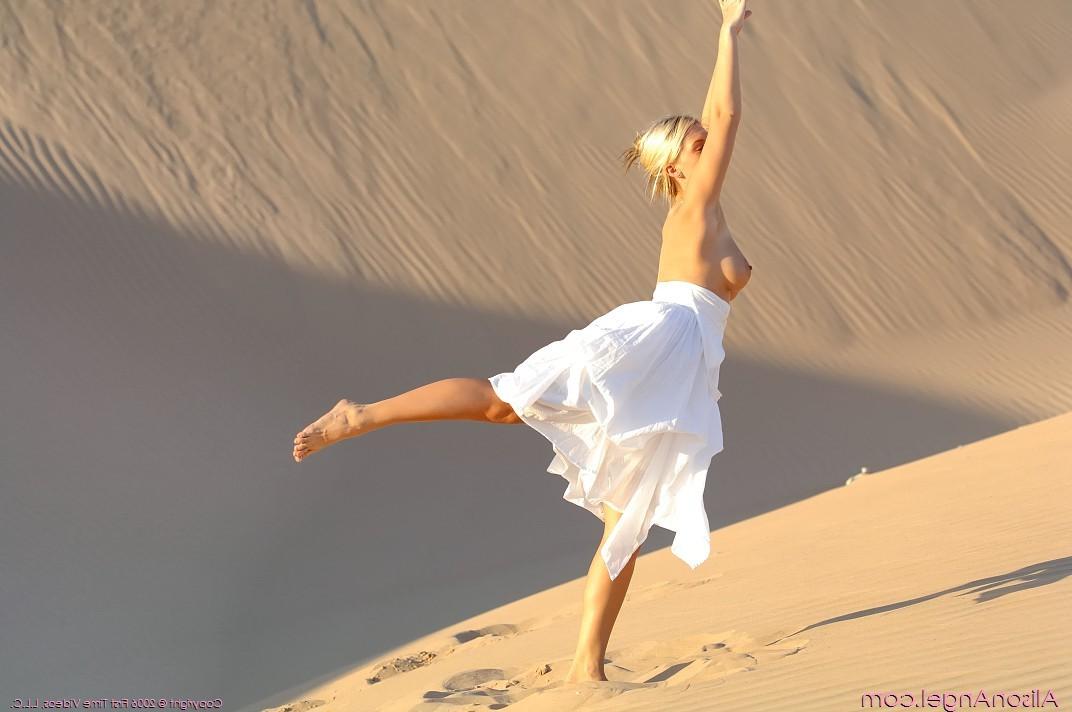 16P Heavenly Gorgeous Blonde Alison Angel Naked
