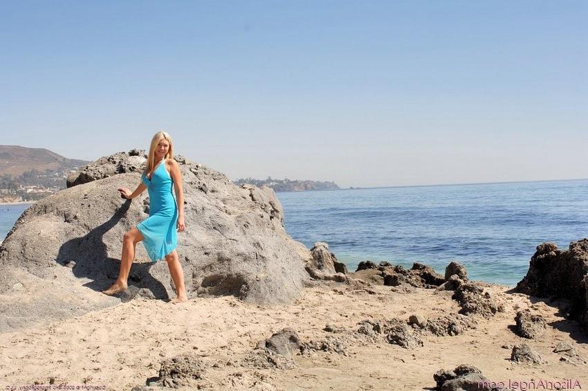 16P Heavenly Gorgeous Blonde Alison Angel Naked