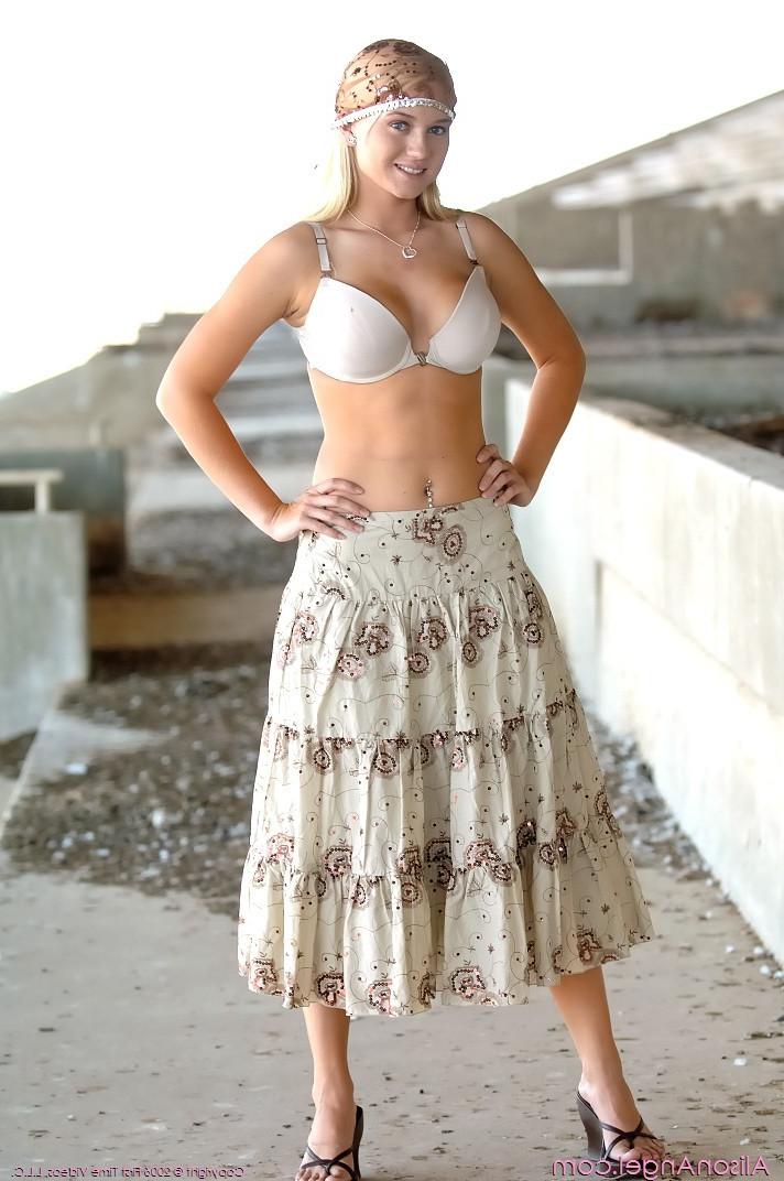 16P Heavenly Gorgeous Blonde Alison Angel Naked