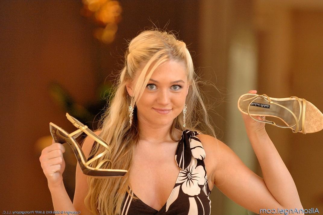 16P Heavenly Gorgeous Blonde Alison Angel Naked