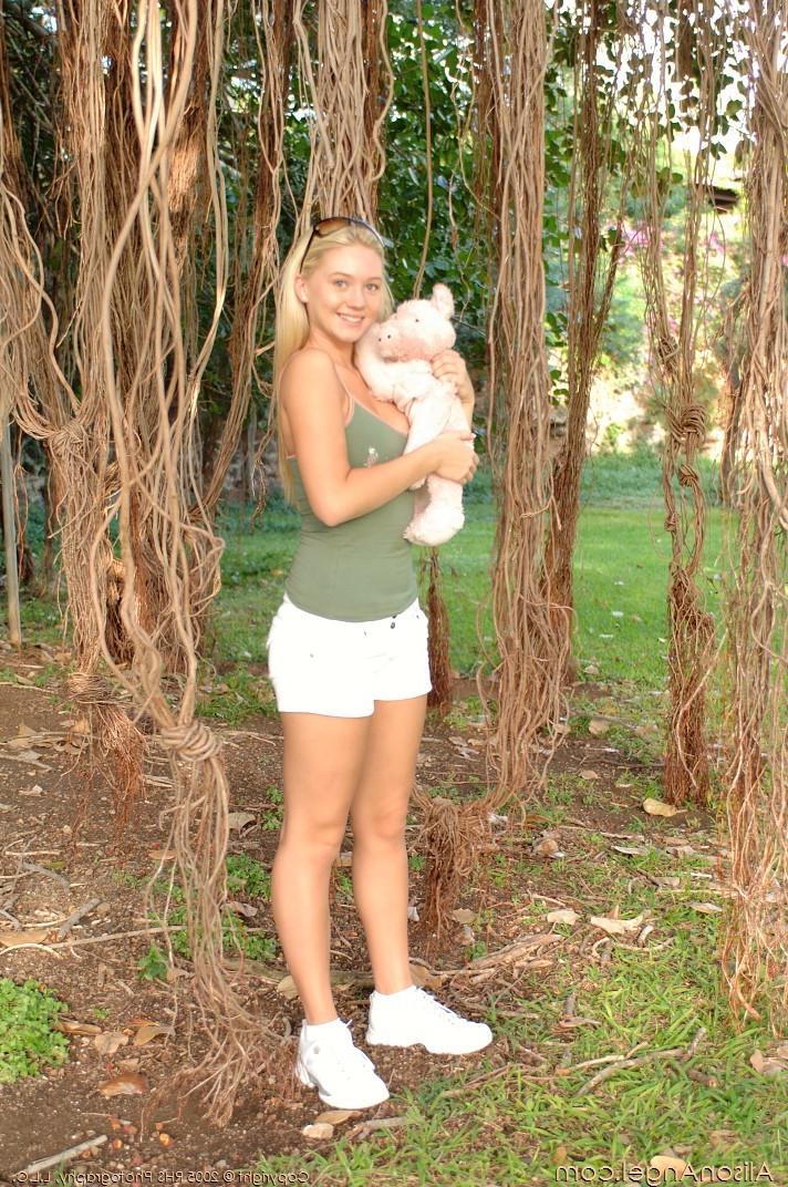 16P Heavenly Gorgeous Blonde Alison Angel Naked