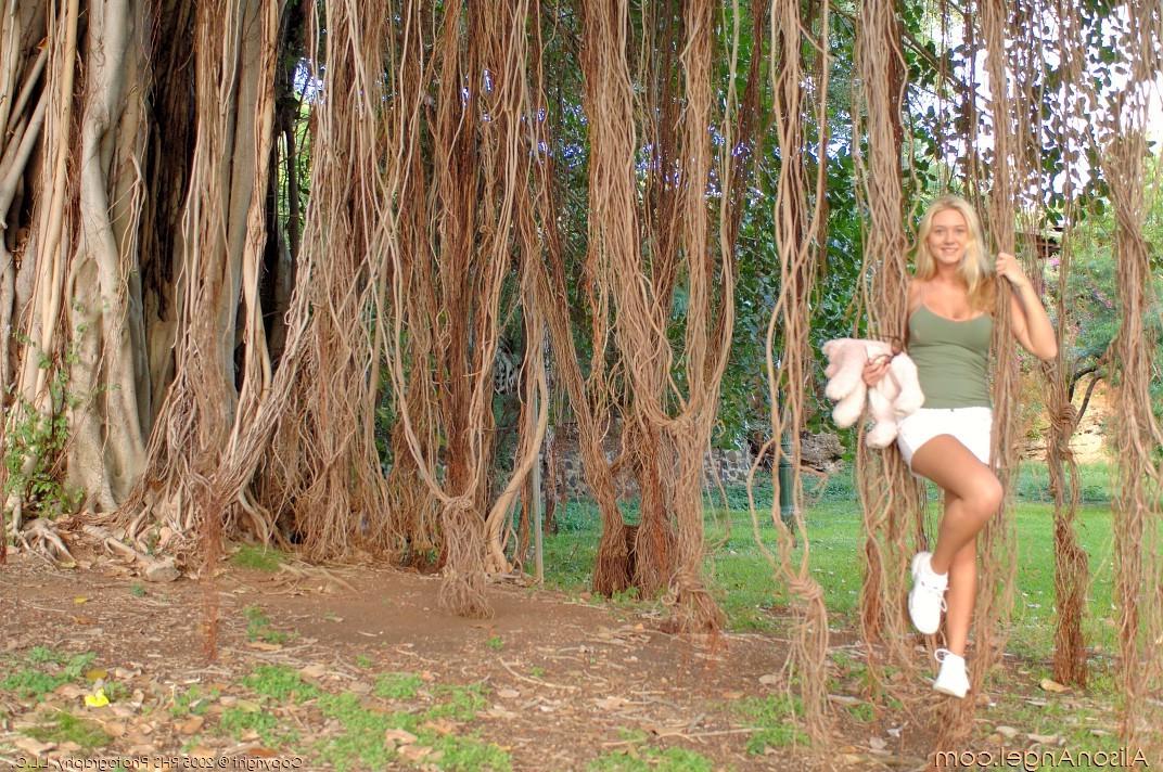 16P Heavenly Gorgeous Blonde Alison Angel Naked
