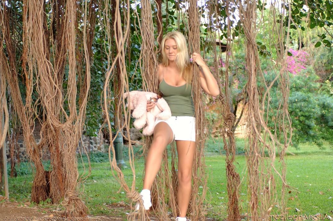 16P Heavenly Gorgeous Blonde Alison Angel Naked