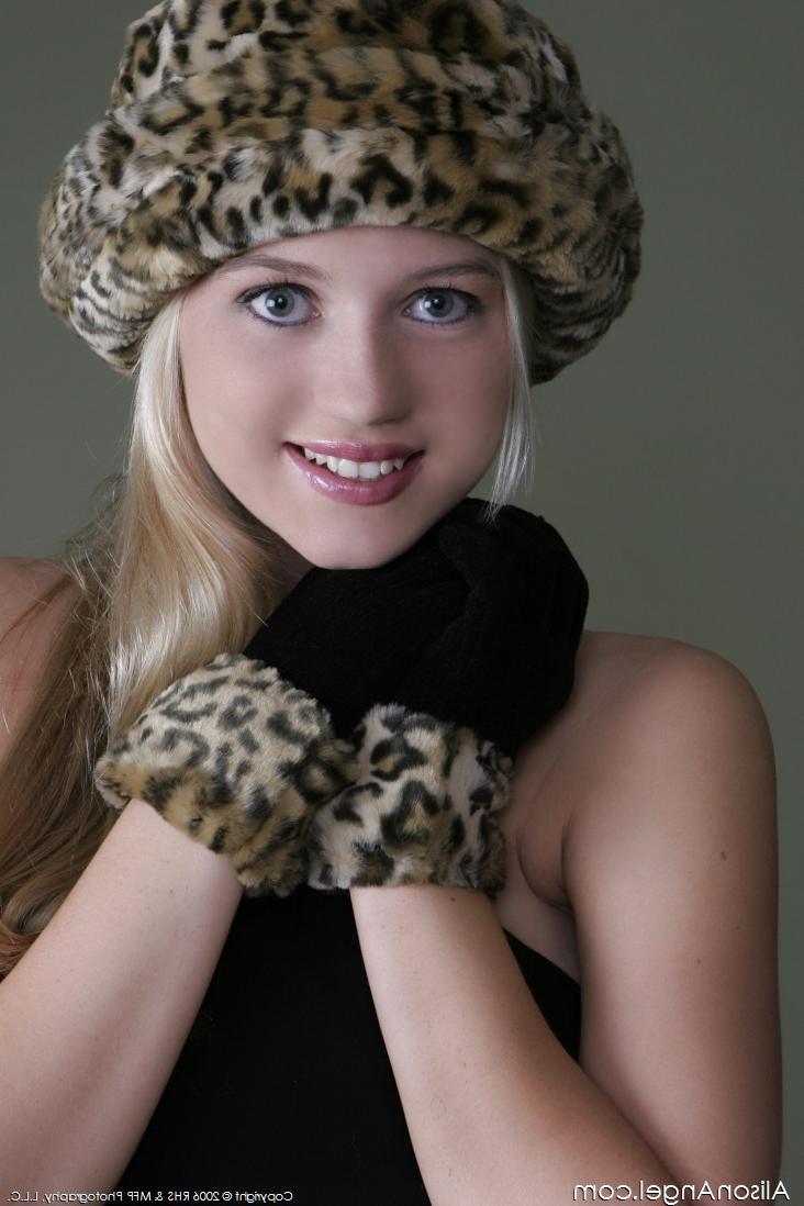 16P Heavenly Gorgeous Blonde Alison Angel Naked