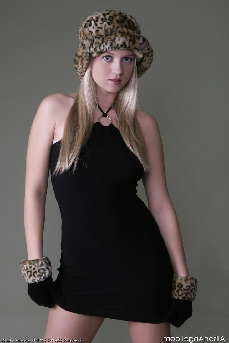 16P Heavenly Gorgeous Blonde Alison Angel Naked