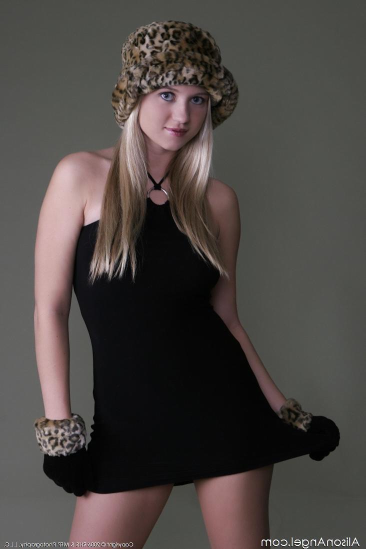 16P Heavenly Gorgeous Blonde Alison Angel Naked