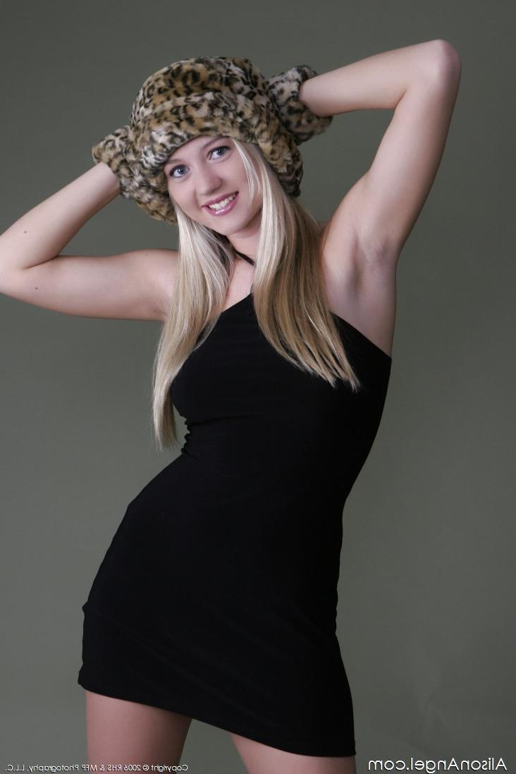 16P Heavenly Gorgeous Blonde Alison Angel Naked
