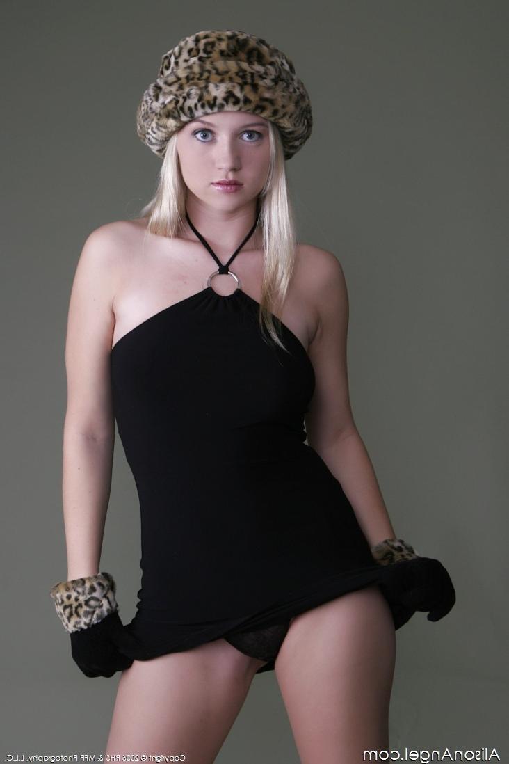 16P Heavenly Gorgeous Blonde Alison Angel Naked