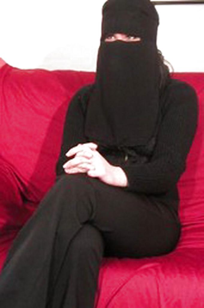 25P BEAUTIFUL ARABIAN SLUTS - RACHIDA