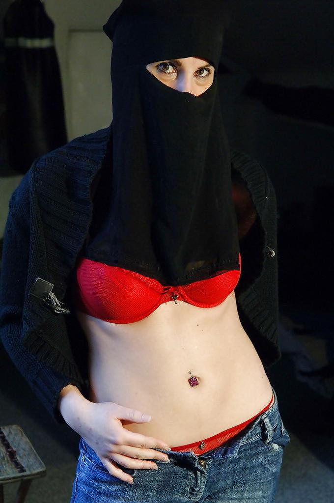 25P BEAUTIFUL ARABIAN SLUTS - RACHIDA