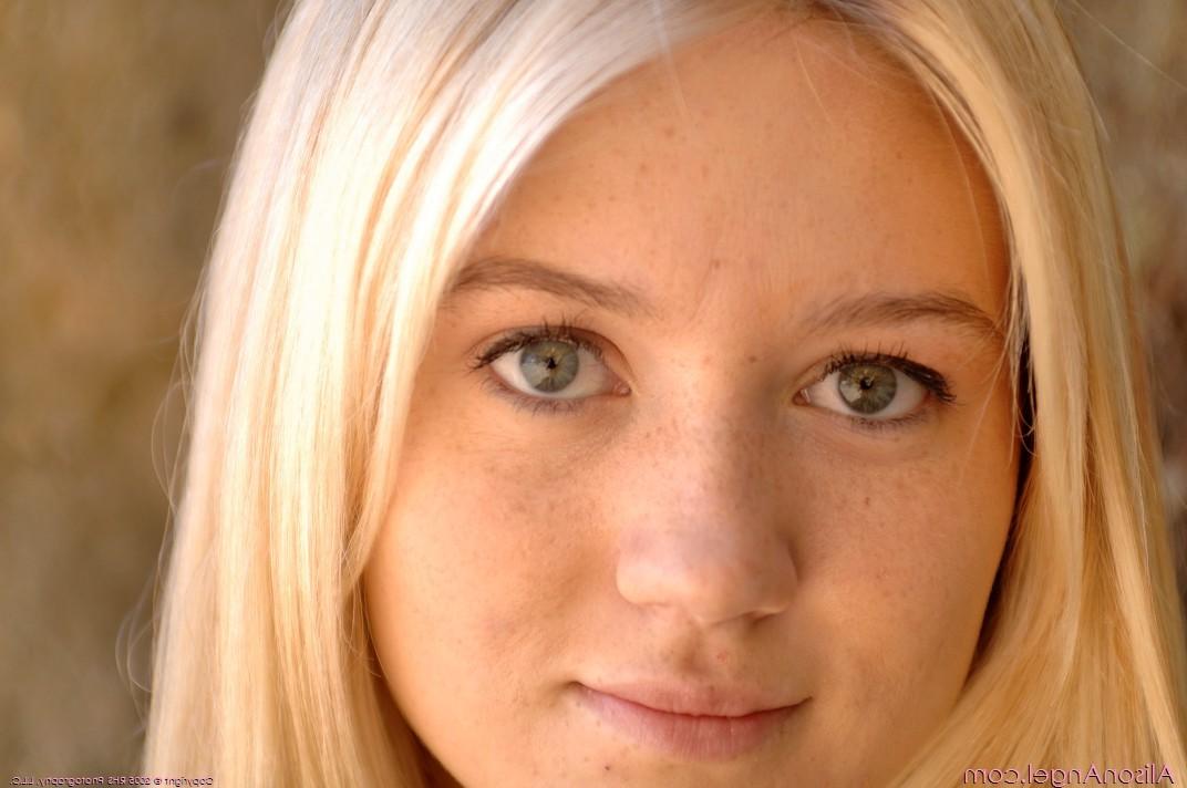 16P Heavenly Gorgeous Blonde Alison Angel Naked