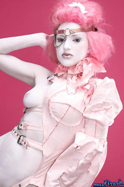 15P Pink haired gothic babe shows off smokin hot body