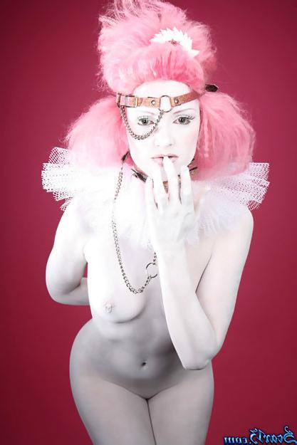 15P Pink haired gothic babe shows off smokin hot body