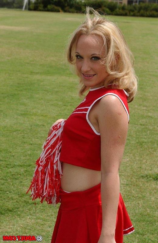 17P Lovely blonde cheerleader getting her pussy drilled by the coach