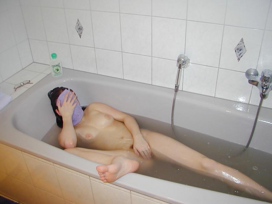 25P Girls Bathing and Showering 4