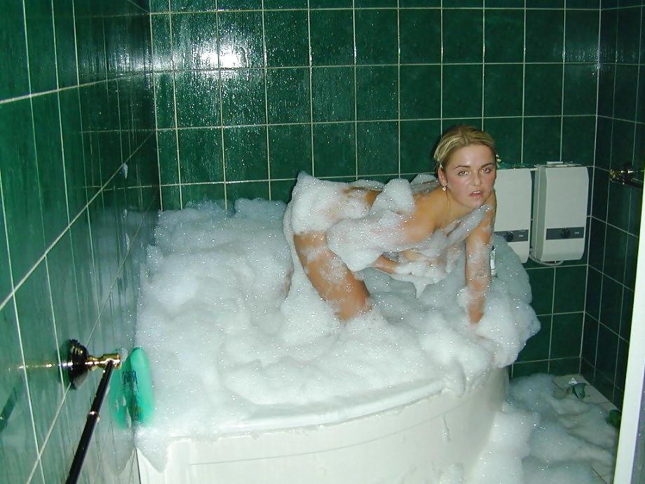 25P Girls Bathing and Showering 4