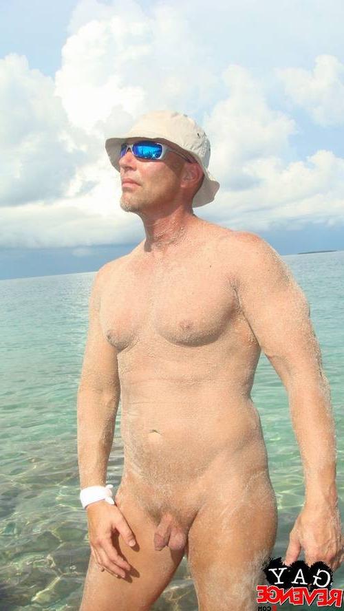 15P Hot cumshot by two guys on the beach