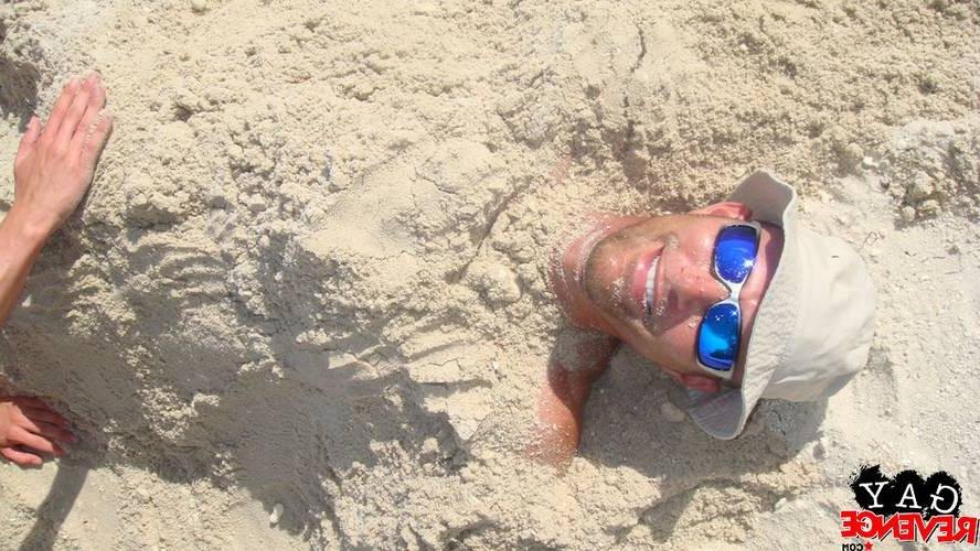 15P Hot cumshot by two guys on the beach