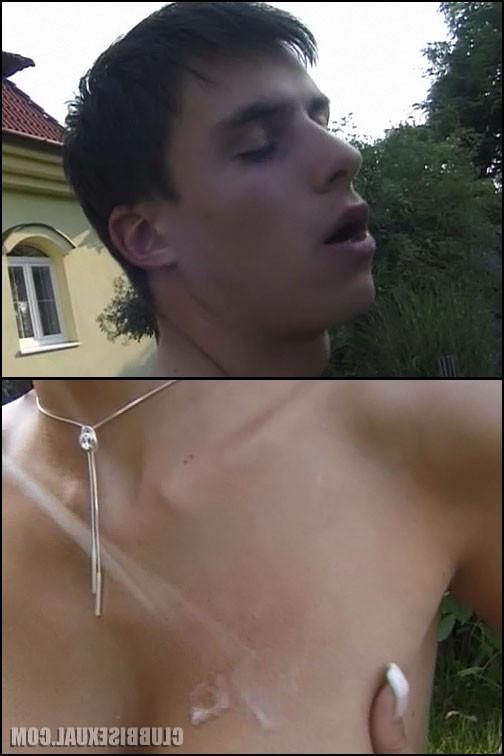 19P Intense Bi Fuck in the Courtyard