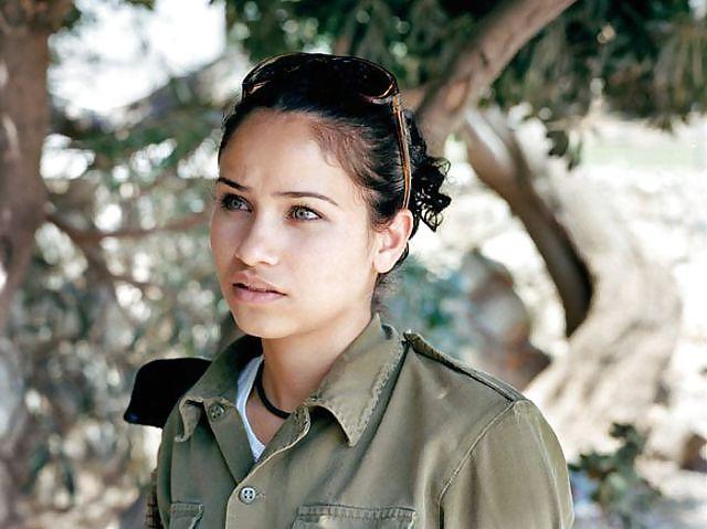 25P Israeli Army Girls (Non-Nude)