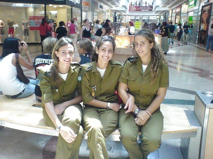 25P Israeli Army Girls (Non-Nude)