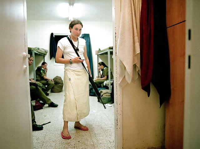 25P Israeli Army Girls (Non-Nude)