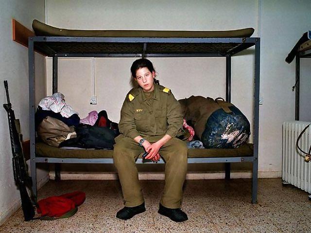 25P Israeli Army Girls (Non-Nude)