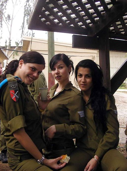 25P Israeli Army Girls (Non-Nude)