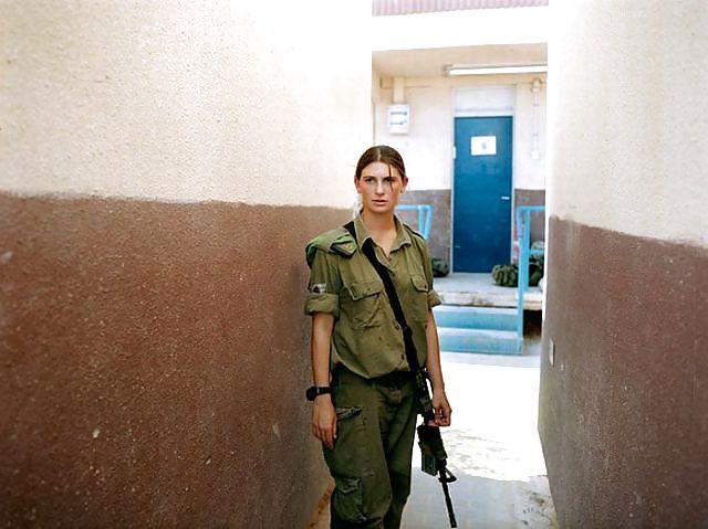 25P Israeli Army Girls (Non-Nude)
