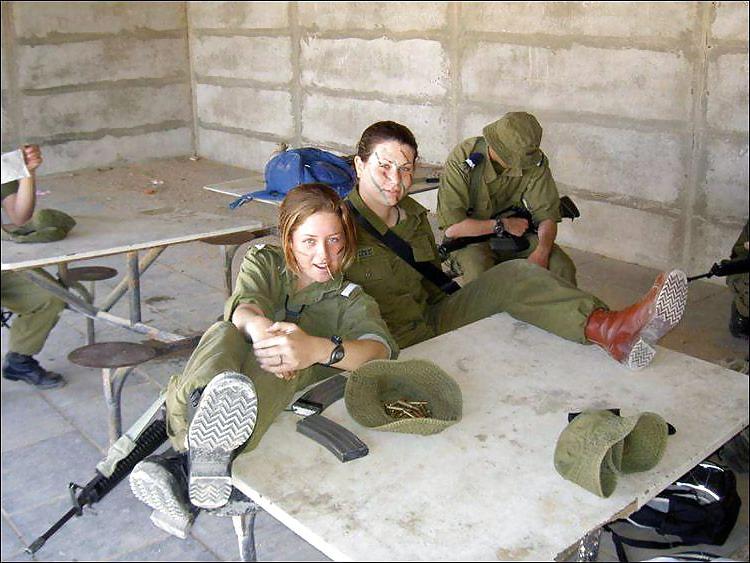 25P Israeli Army Girls (Non-Nude)