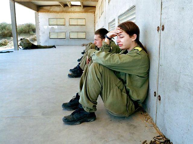 25P Israeli Army Girls (Non-Nude)