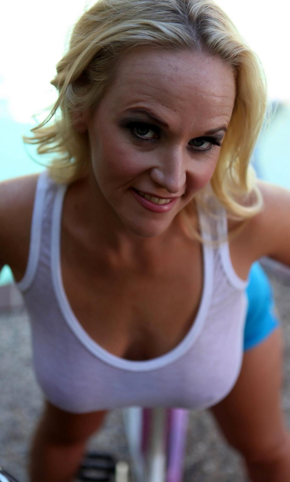 17P Curvy MILF on Bike