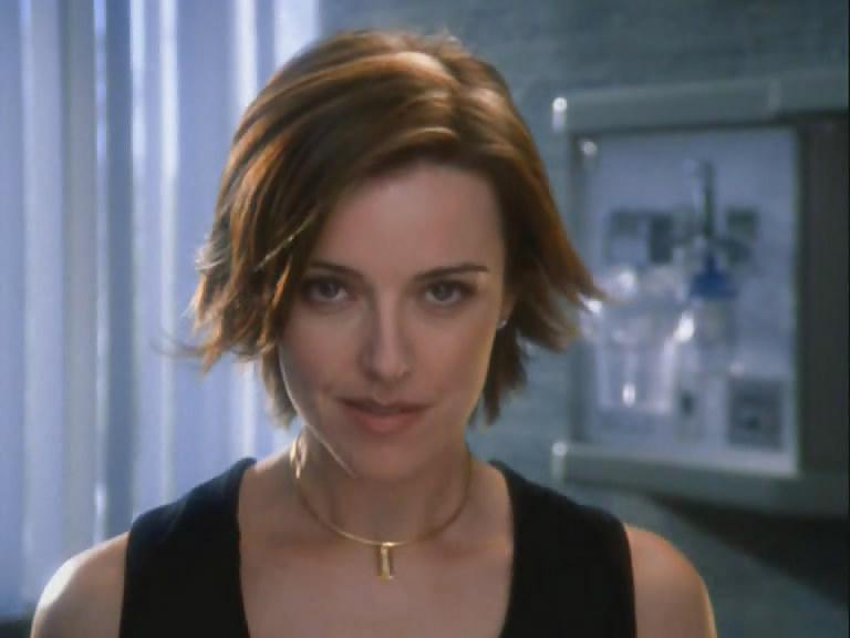 25P Christa Miller Glamour, Scrubs, Caps