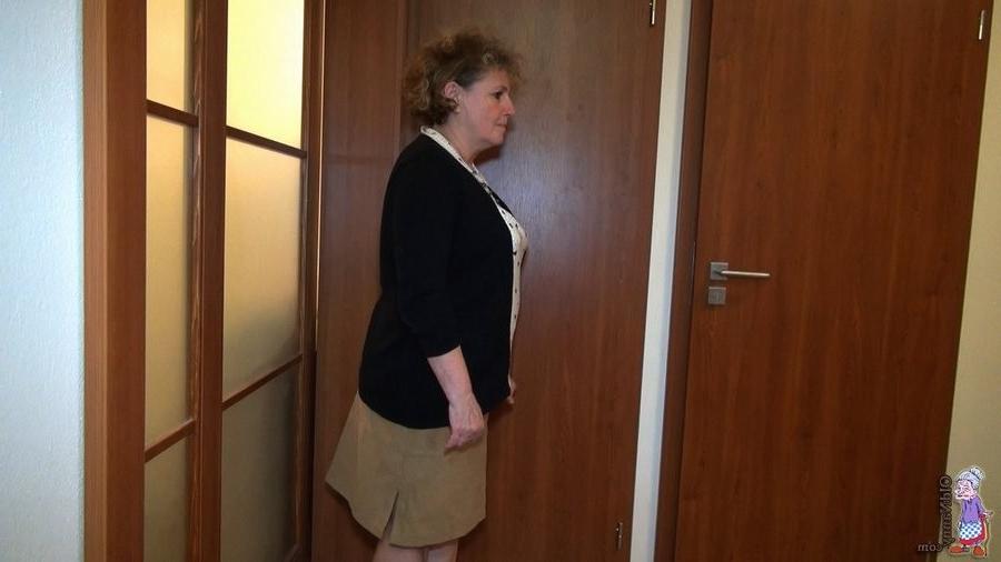16P sexy plumper grandma