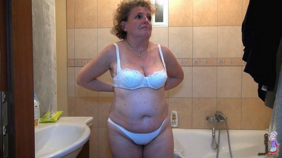 16P sexy plumper grandma