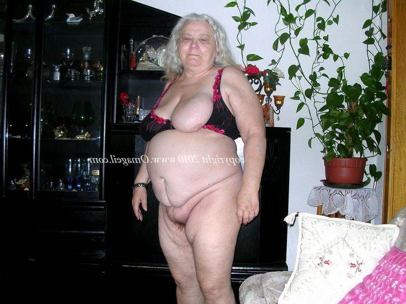 16P lovely mature women