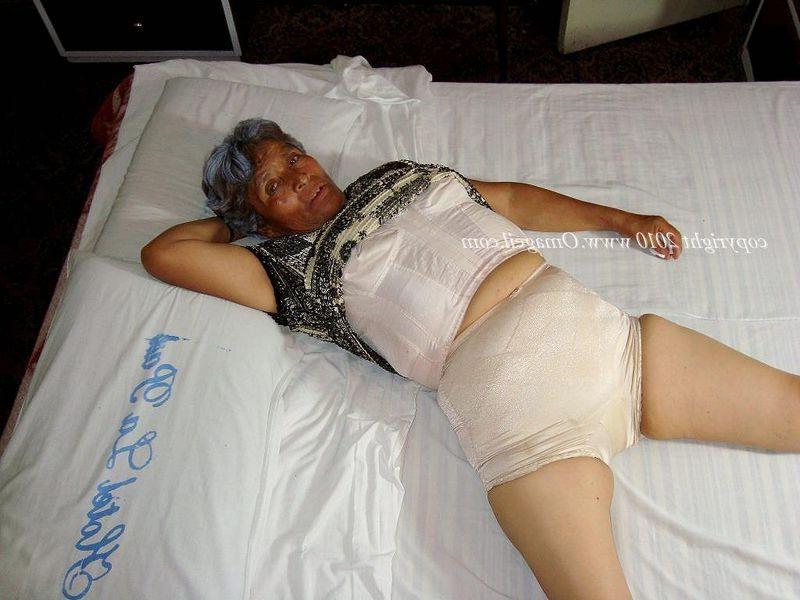 16P lovely mature women